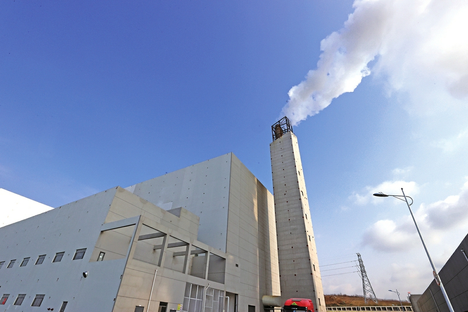 长清马山垃圾点火发电项目日点火约1500吨，年发电2亿度，可满足近6万户家庭一年的用电 垃圾点火 发电生金